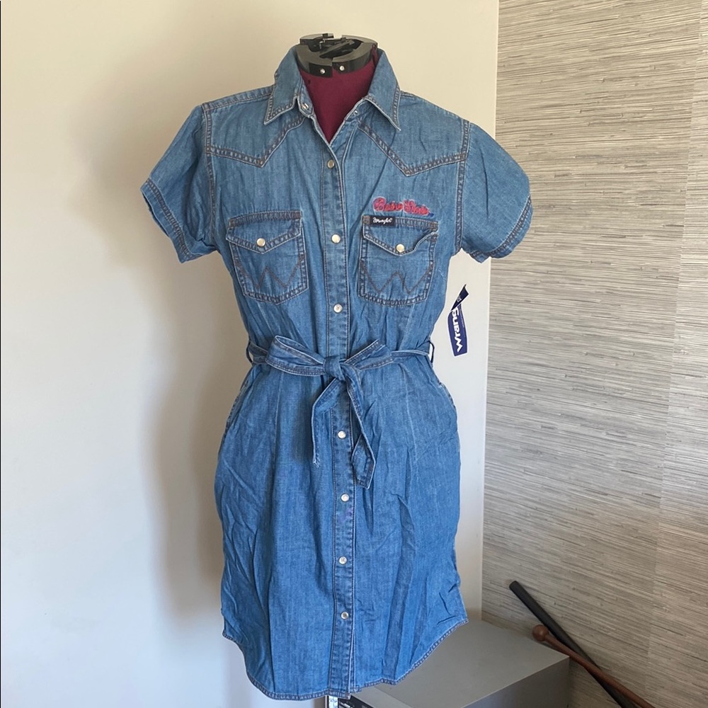 NWT Wrangler Boise State Belted Denim Dress (Size M)